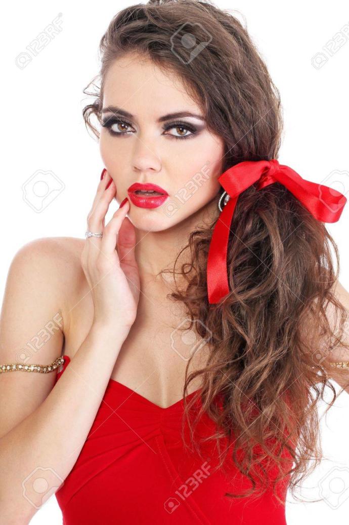 Which do women usually wear in their hair: ribbons or hair bows?