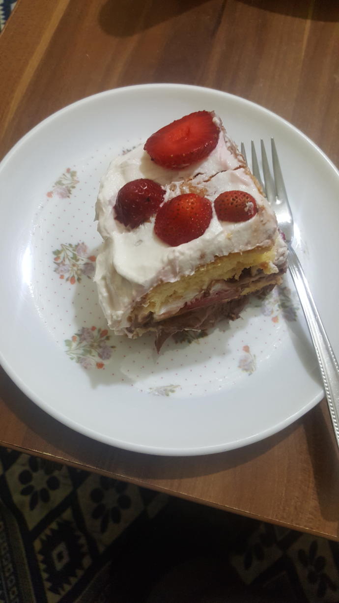 My cake. I did it. How is it look my cake😊😋?