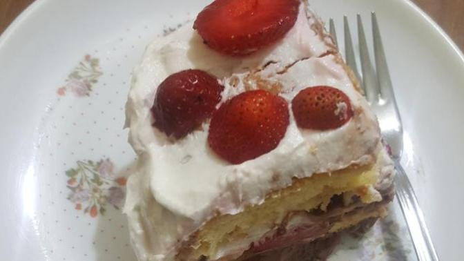 My cake. I did it. How is it look my cake😊😋?