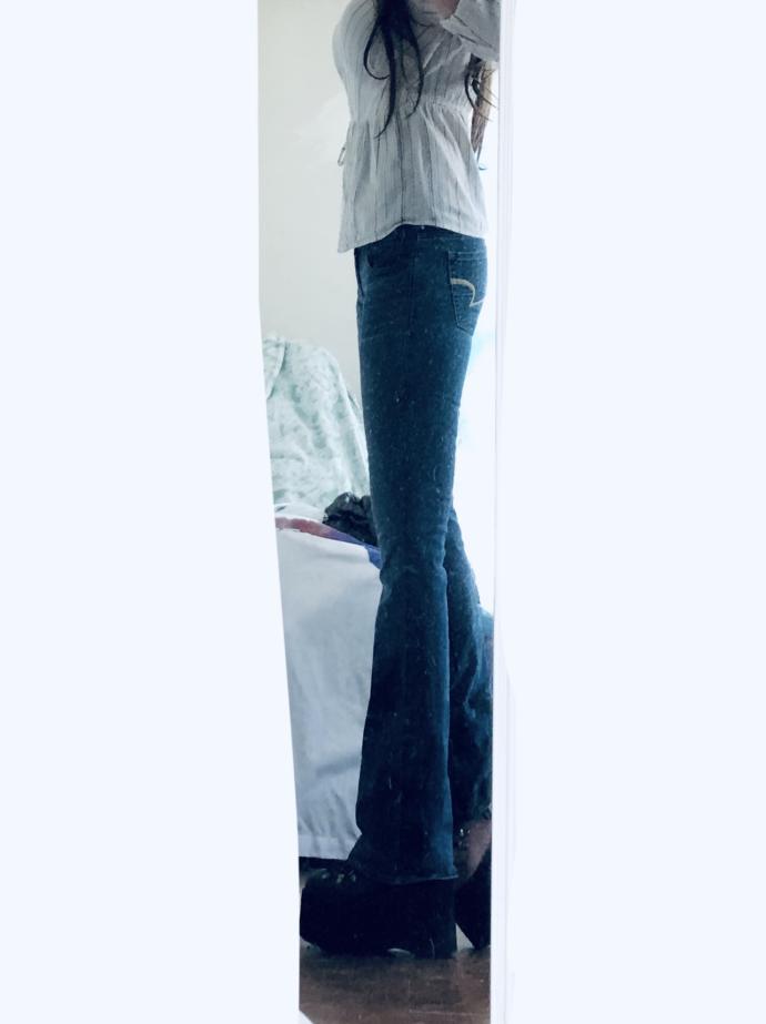1Are these Pockets look ugly (I get an early 80s vibe. Not my favorite decade style wise 🤷‍♀️) 2 Is the shirt too short on me for intended style?