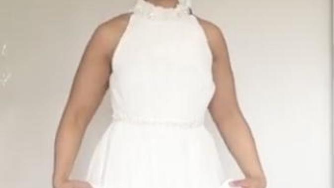 What do you think of this beautiful wedding dress?