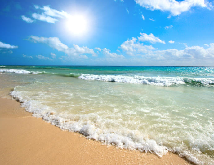 When You Go To The Beach Do You Use (LOTION) Or (SPRAY) Sunscreen?