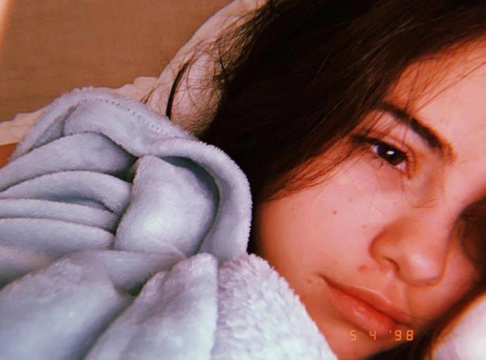 Even with no makeup and sleepy Sel is cute