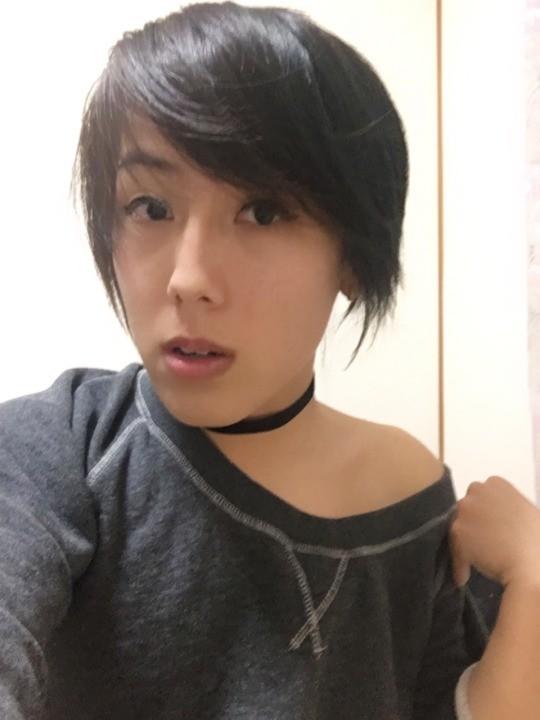 How to pull of a femboy look when you have a larger frame?