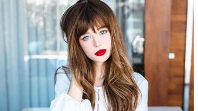 Thoughts on girls with bangs/fringe?