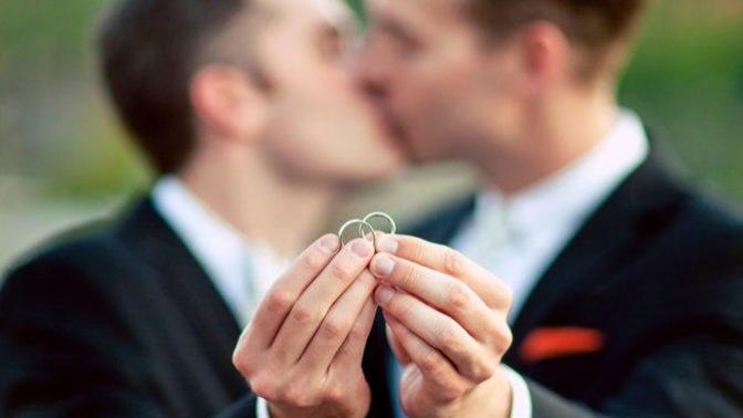 Should gay marriage be illegal?