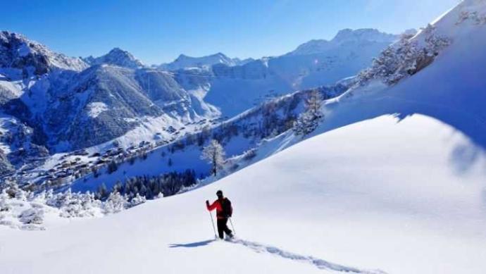 Why do you like winter very much? What is your favourite season? In your favourite season which country do you like to live?