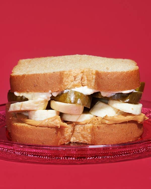 Which of these items SHOULDNT be put into a sandwich together?
