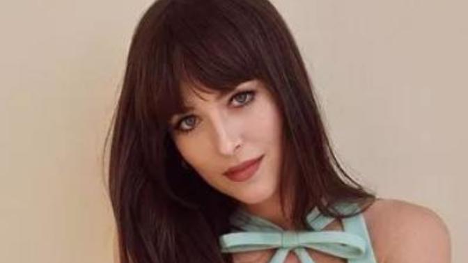 Which of these celebs looks better with bangs?