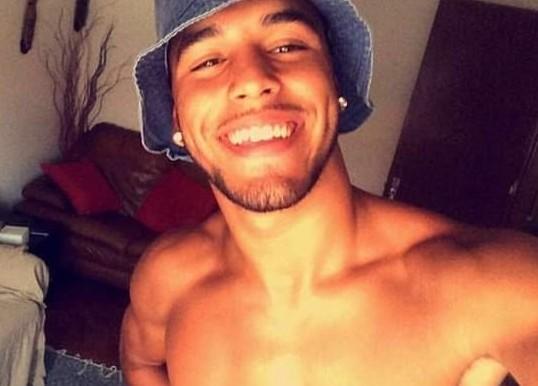 Guys, Is this the type of guy that would make you insecure? Girls would you simp?