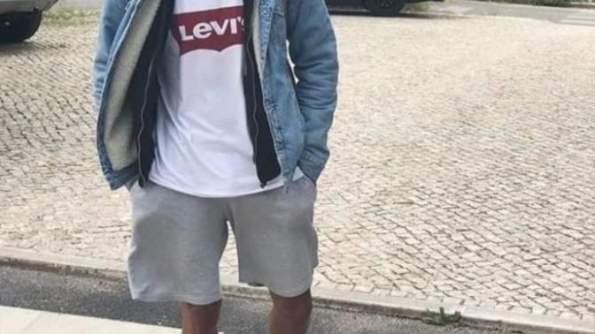 Guys, Is this the type of guy that would make you insecure? Girls would you simp?