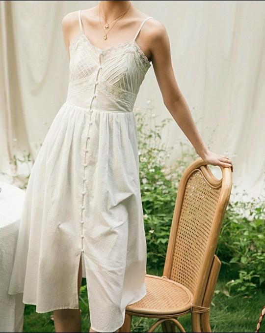 Which outfit should I buy for a picnic date?