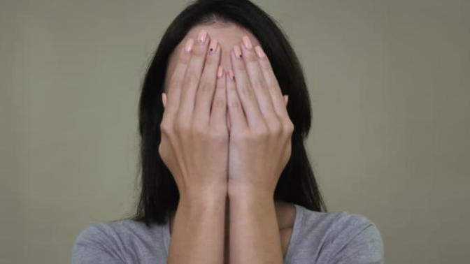 Have you ever been afraid to show your natural face (without makeup) to a guy you're seeing?