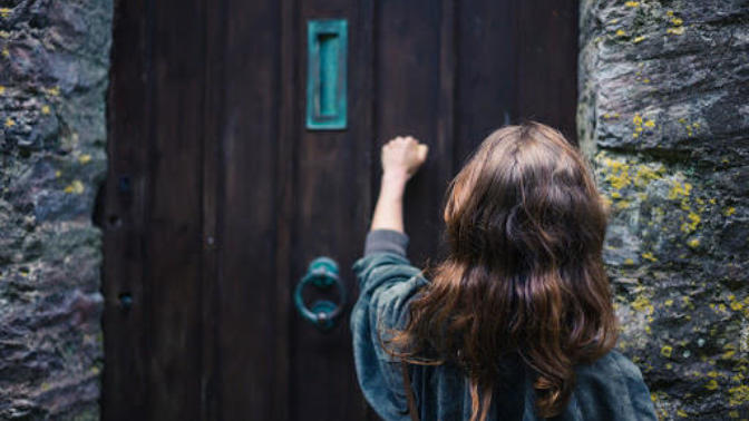 How should I act when an ex wants to meet to have me give her stuff back?