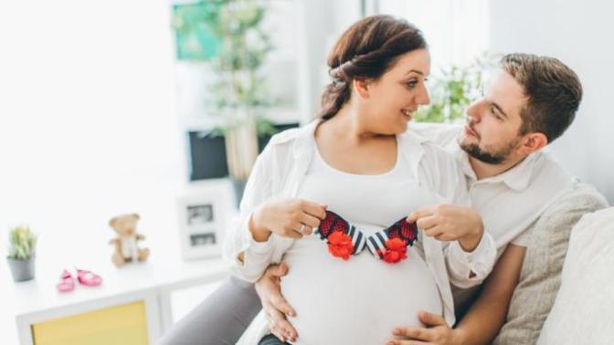 Should a mother support the father during pregnancy?