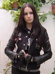 Which type of alternative girl is better?