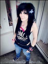 Which type of alternative girl is better?