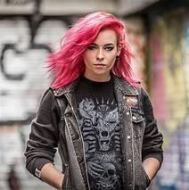Which type of alternative girl is better?