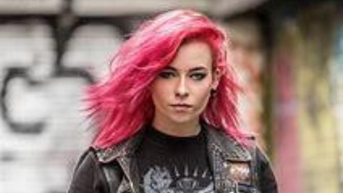 Which type of alternative girl is better?