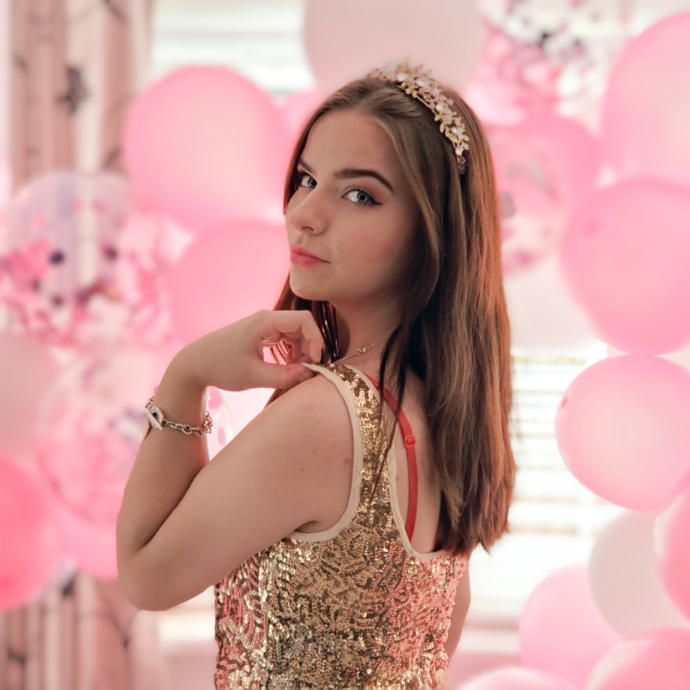 Which celeb is her doppelgänger and what would you rate her?