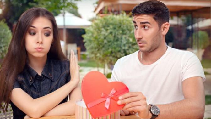Friendzone by a Guy who wants me to become his girlfriend?