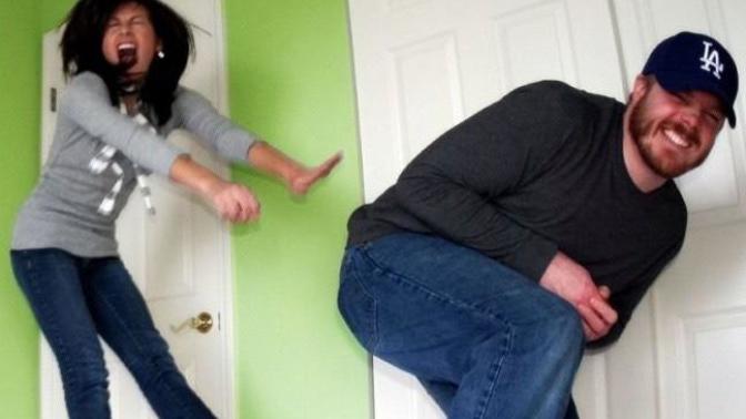 Should couples be comfortable farting in front of eachother?
