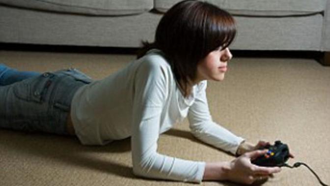 My friend’s boyfriend said he may leave her if she doesn’t stop gaming. Should I tell her?
