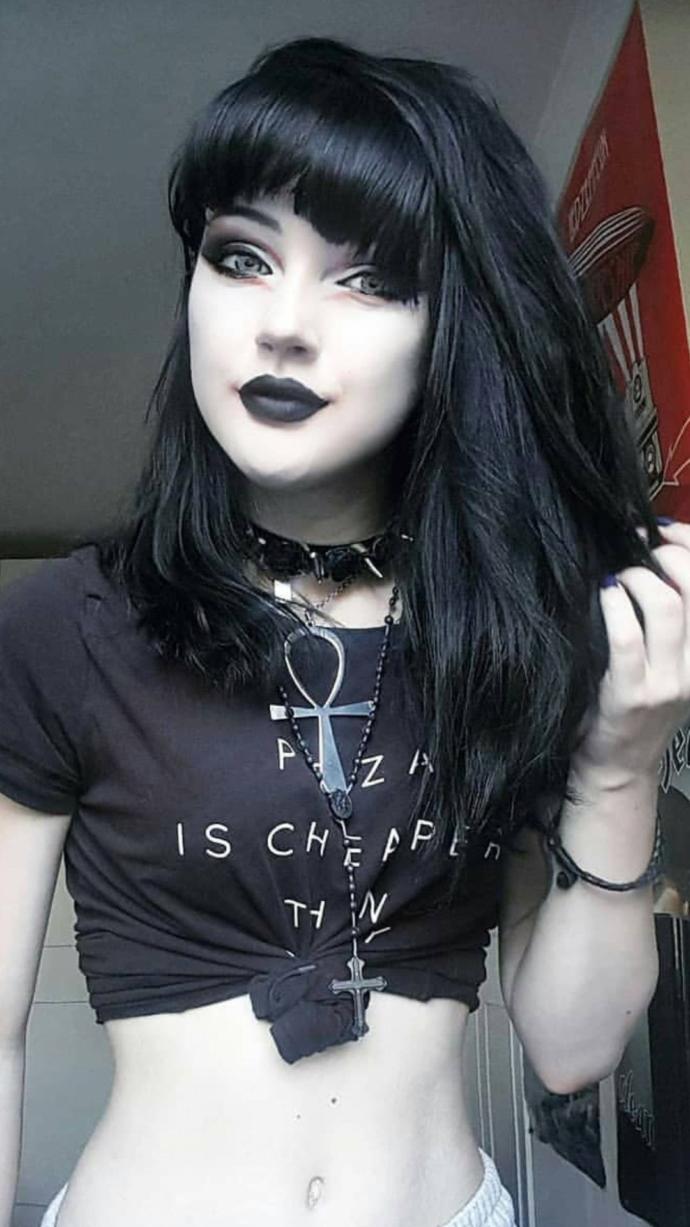 Do you like the “goth” girl style?