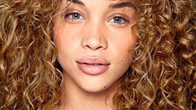 Curls, Waves or Straight hair on woman?
