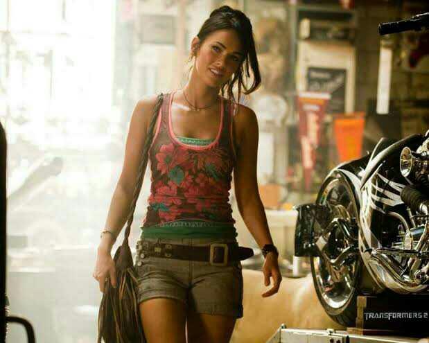 Who is hotter and more attractive? Jennifer Aniston or Megan Fox?