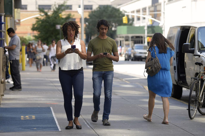 Are women more addicted to their cell-phones?