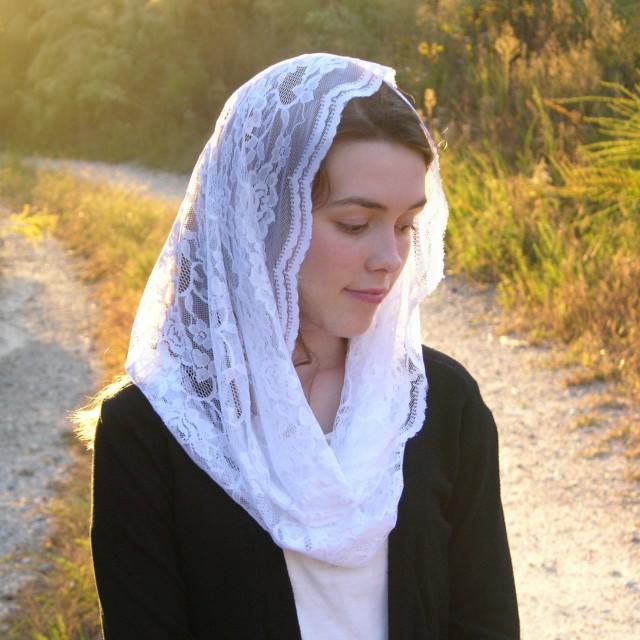 Do you think Christian women should have long hair? Should she cover her hair?