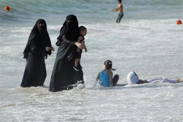Do you think children should be allowed to wear bikinis?