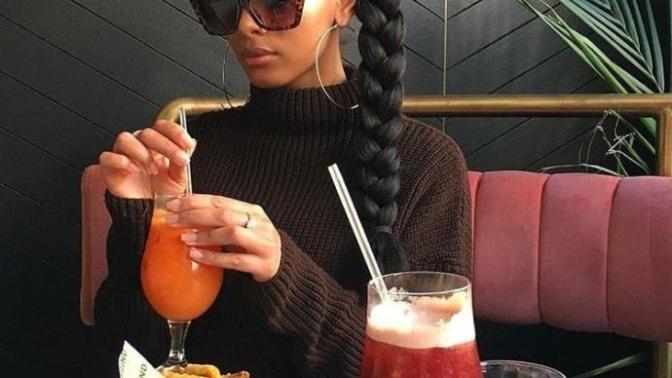What are the tips to become more feminine?