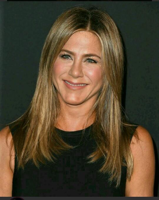 Who is a celebrity, that is commonly thought to be attractive, but you find unattractive?