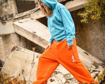 Girls, how would you react if a random stranger came over to you and kissed you?