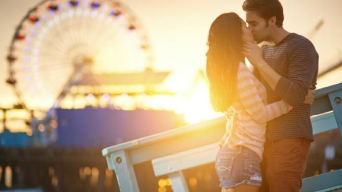 Romantic attraction vs Sexual attraction: which comes first?