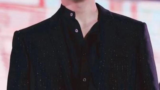 Does the rise in popularity of k pop stars (male) reflect the rise in popularity of feminine facial features in men?