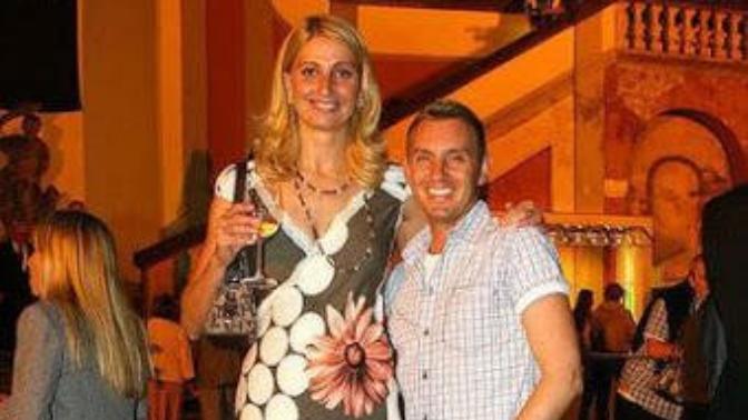 Do you know stories or examples of short men dating a woman (or multiple) taller and richer?