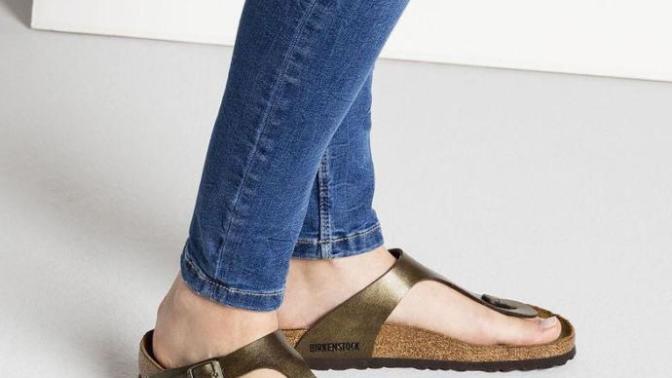 Do you like to wear slippers when shopping?