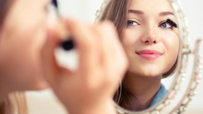 Guys, would you expect or want your girlfriend to wear makeup for formal and semiformal occasions?
