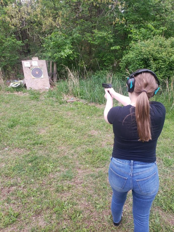 Do you like a girl who loves guns?