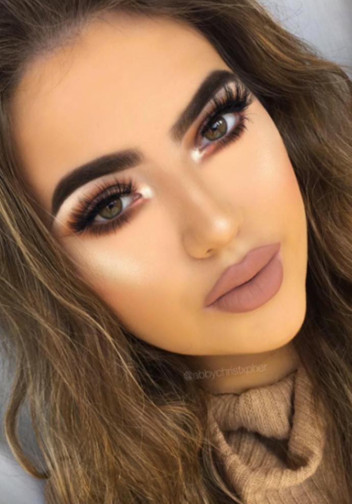 Which lipstick color is better for a first date ?