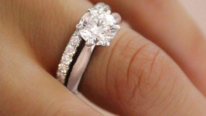 Girls, does the cost of a ring really matter when getting proposed to?