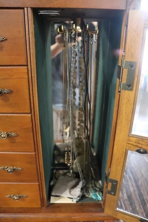 Another auction unsearched jewelry?