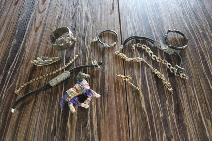 Another auction unsearched jewelry?