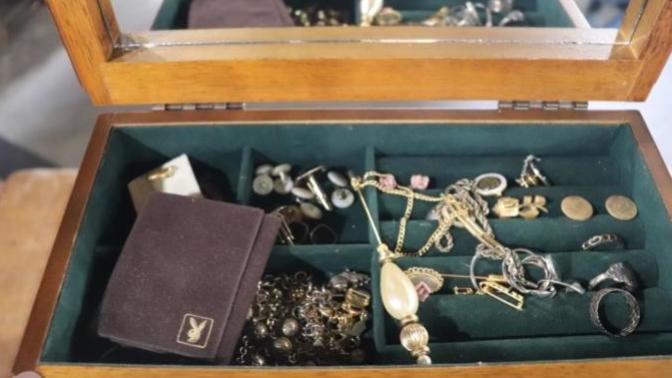 Another auction unsearched jewelry?
