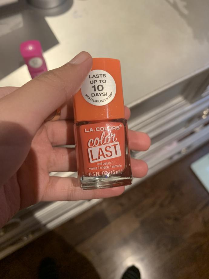 Which color should I paint my nails ?