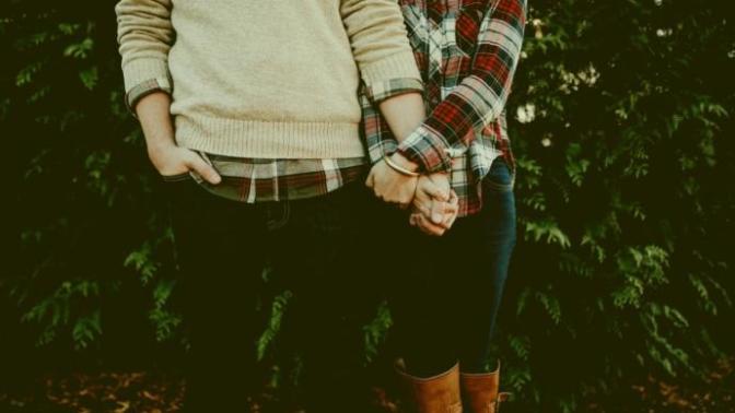 How do I go about dating a 30 year old widdow with kids?