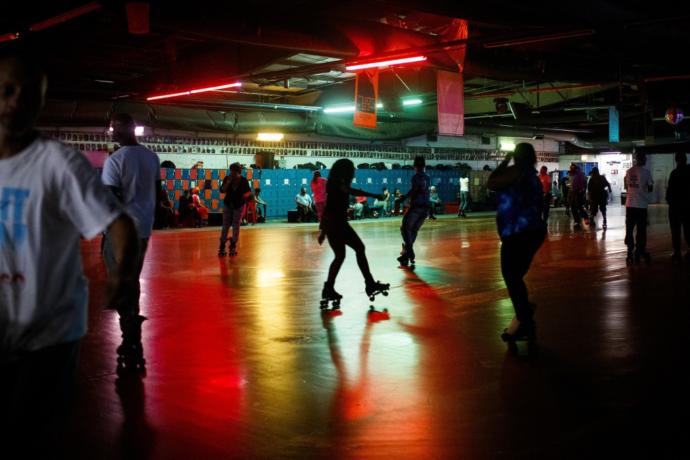Have you ever been to a rollerskating rink? Can you skate?